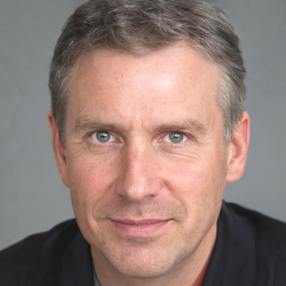 Portrait de Maxence Dubois, expert en formation financière à distance